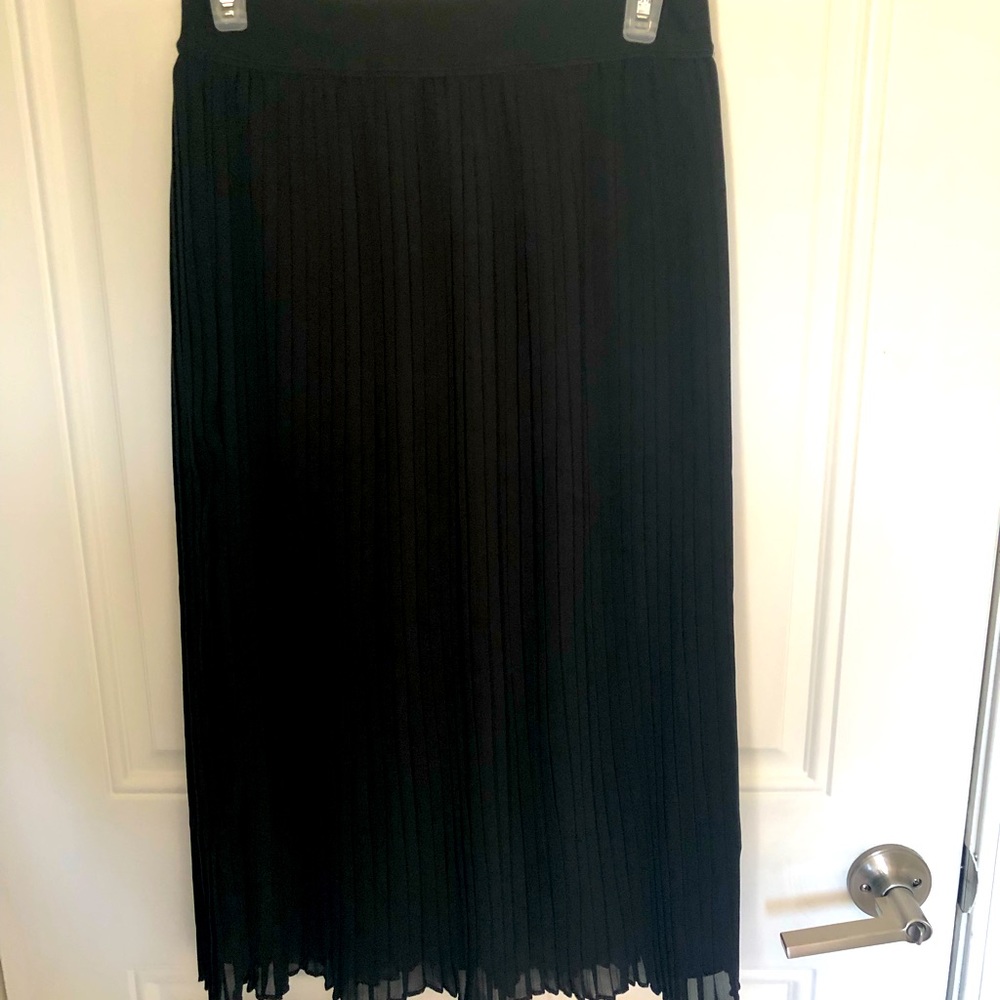New Zenana Large Black Pleated Skirt